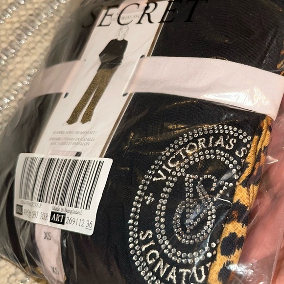 New Victoria’s Secret Pajama Set - Picture 5 of 7